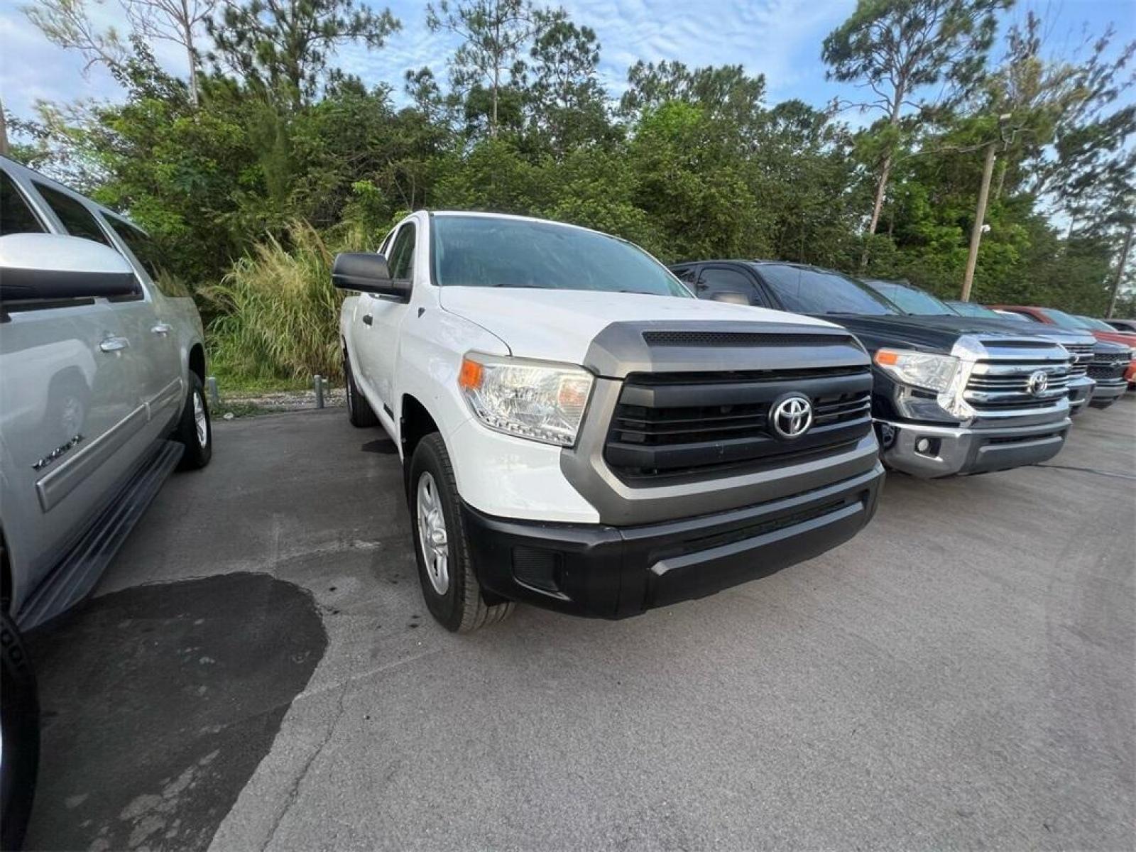 2016 Super White /Graphite Toyota Tundra SR (5TFRM5F1XGX) with an 4.6L V8 DOHC Dual VVT-i 32V engine, Automatic transmission, located at 27610 S Dixie Hwy, Homestead, FL, 33032, (305) 749-2348, 25.510241, -80.438301 - Photo #1