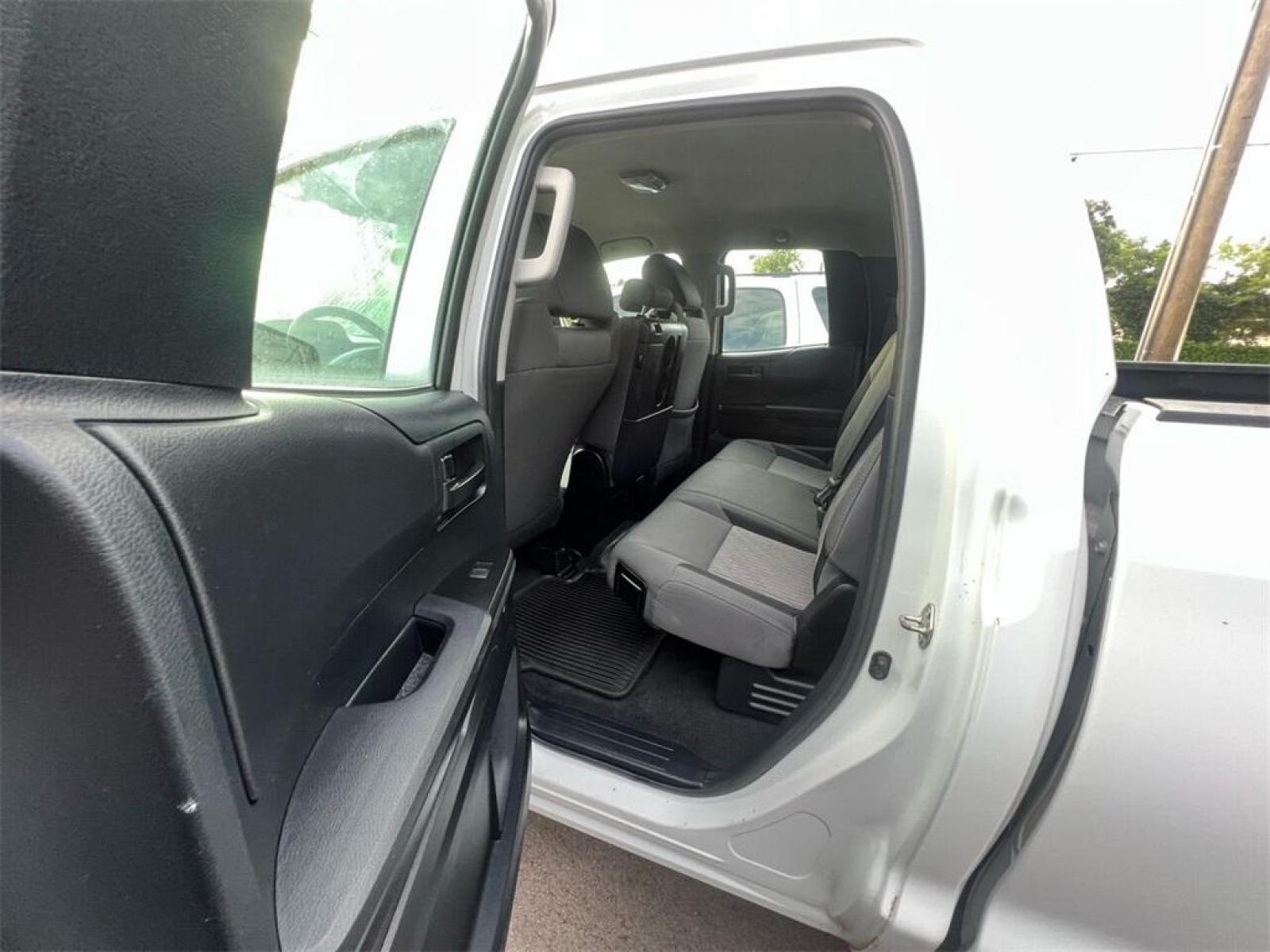 2016 Super White /Graphite Toyota Tundra SR (5TFRM5F1XGX) with an 4.6L V8 DOHC Dual VVT-i 32V engine, Automatic transmission, located at 27610 S Dixie Hwy, Homestead, FL, 33032, (305) 749-2348, 25.510241, -80.438301 - Photo #7