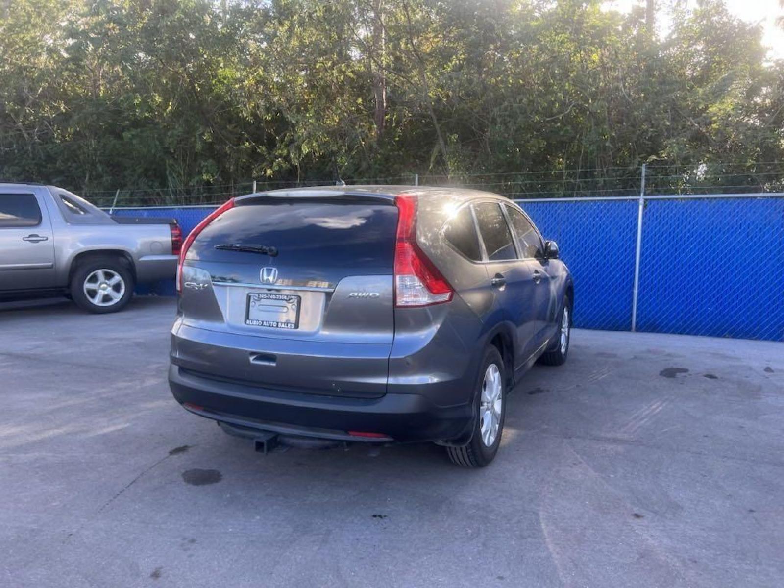 2012 Gray /Gray Honda CR-V EX (JHLRM4H50CC) with an 2.4L I4 DOHC 16V i-VTEC engine, Automatic transmission, located at 27610 S Dixie Hwy, Homestead, FL, 33032, (305) 749-2348, 25.510241, -80.438301 - Photo #5