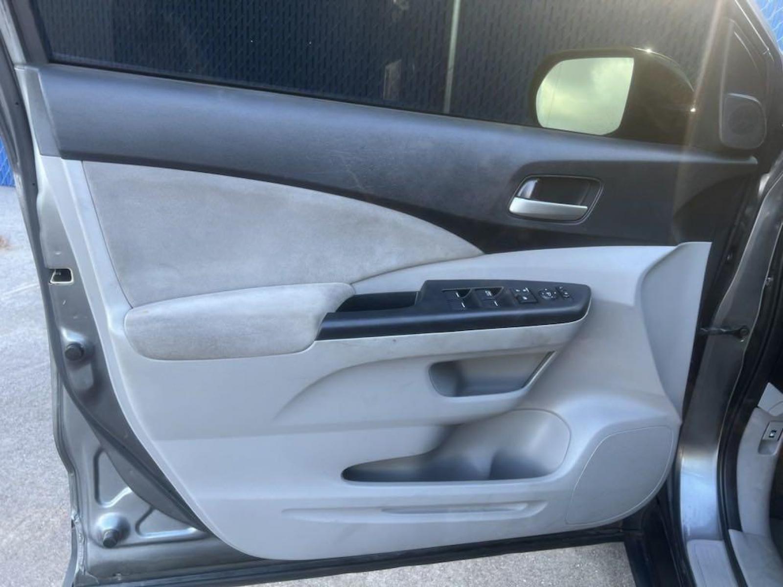 2012 Gray /Gray Honda CR-V EX (JHLRM4H50CC) with an 2.4L I4 DOHC 16V i-VTEC engine, Automatic transmission, located at 27610 S Dixie Hwy, Homestead, FL, 33032, (305) 749-2348, 25.510241, -80.438301 - Photo #8