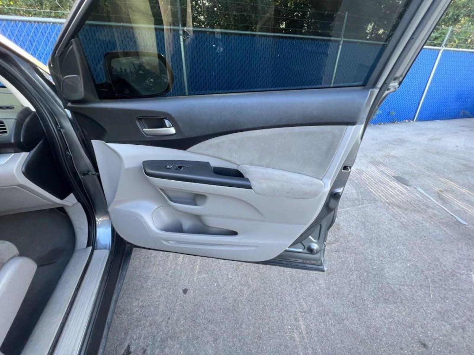 2012 Gray /Gray Honda CR-V EX (JHLRM4H50CC) with an 2.4L I4 DOHC 16V i-VTEC engine, Automatic transmission, located at 27610 S Dixie Hwy, Homestead, FL, 33032, (305) 749-2348, 25.510241, -80.438301 - Photo #12