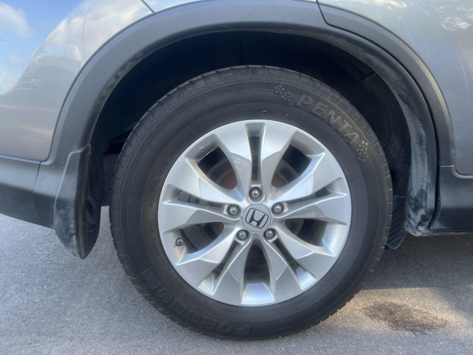 2012 Gray /Gray Honda CR-V EX (JHLRM4H50CC) with an 2.4L I4 DOHC 16V i-VTEC engine, Automatic transmission, located at 27610 S Dixie Hwy, Homestead, FL, 33032, (305) 749-2348, 25.510241, -80.438301 - Photo #16