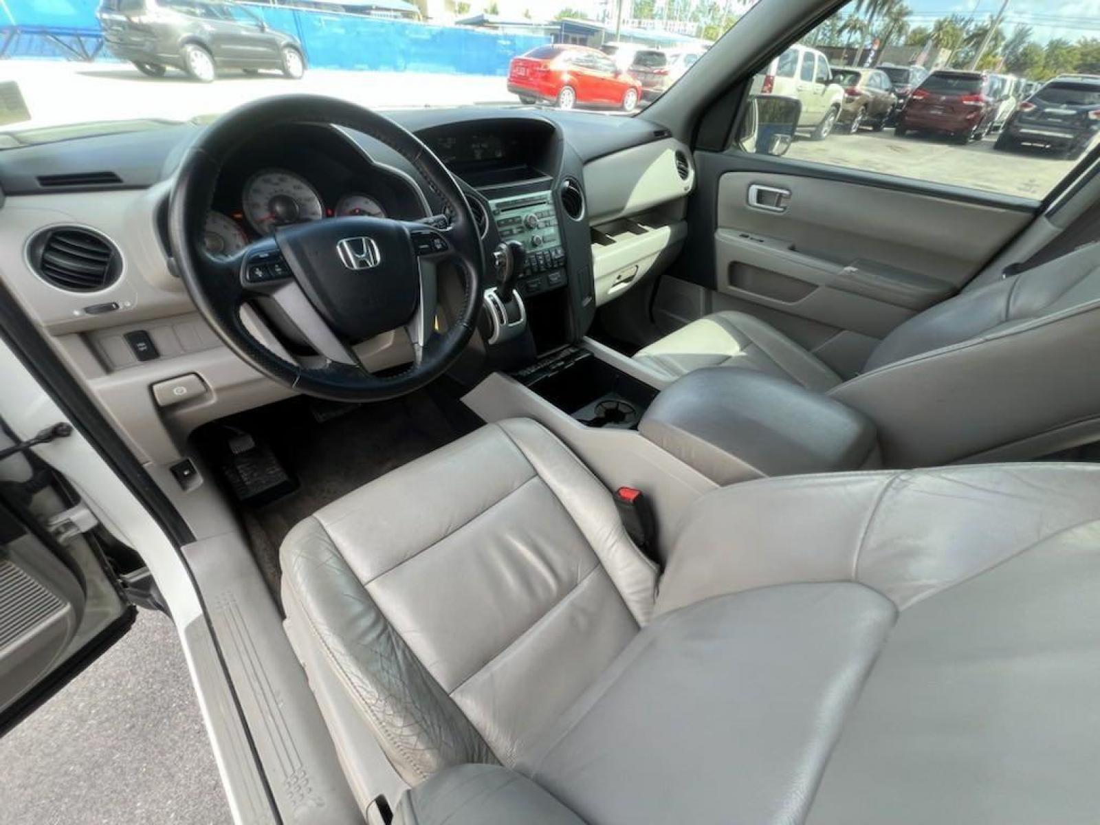 2011 Taffeta White /Black Honda Pilot EX-L (5FNYF3H56BB) with an 3.5L V6 SOHC i-VTEC VCM 24V engine, Automatic transmission, located at 27610 S Dixie Hwy, Homestead, FL, 33032, (305) 749-2348, 25.510241, -80.438301 - Photo #11