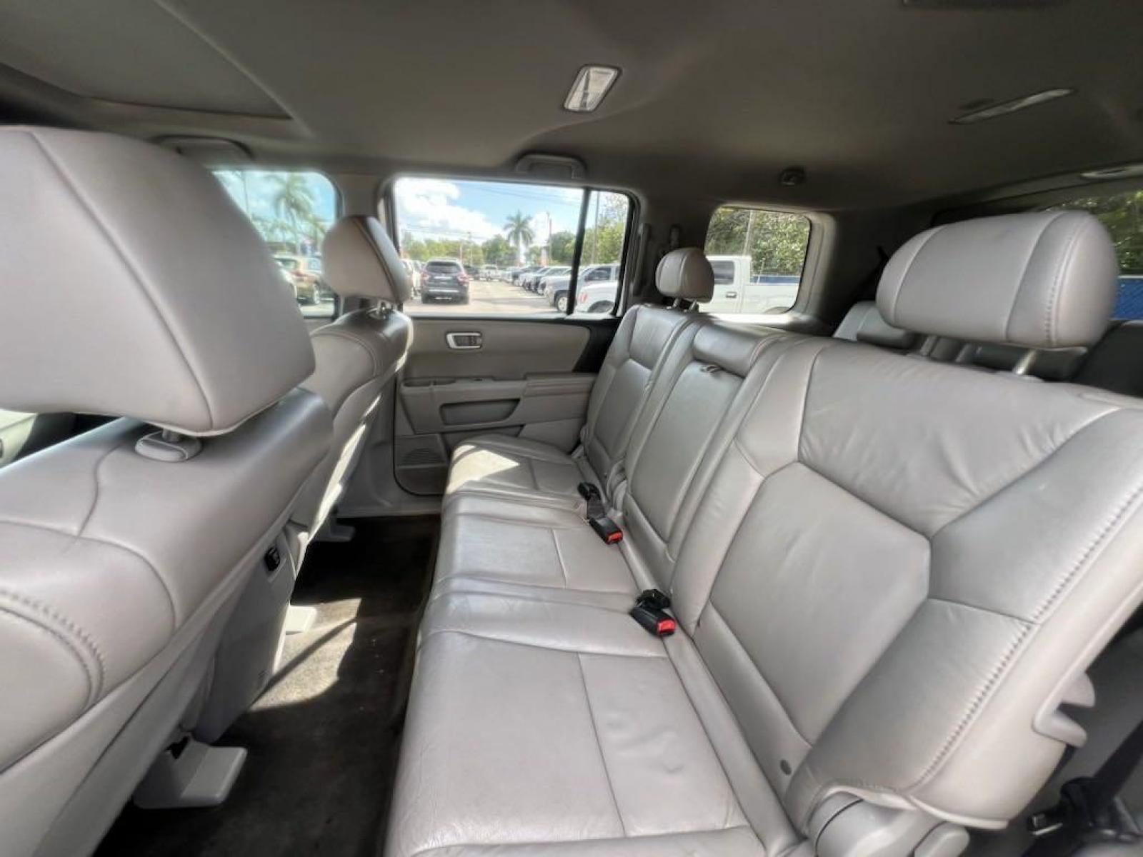 2011 Taffeta White /Black Honda Pilot EX-L (5FNYF3H56BB) with an 3.5L V6 SOHC i-VTEC VCM 24V engine, Automatic transmission, located at 27610 S Dixie Hwy, Homestead, FL, 33032, (305) 749-2348, 25.510241, -80.438301 - Photo #13