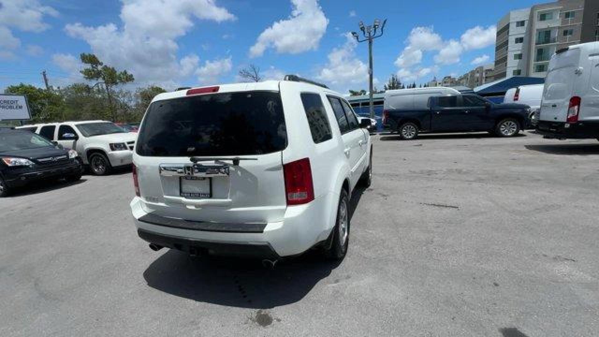 2011 White Honda Pilot EX-L (5FNYF3H56BB) with an 6 3.5L engine, Automatic transmission, located at 27610 S Dixie Hwy, Homestead, FL, 33032, (305) 749-2348, 25.510241, -80.438301 - KBB.com 10 Best Used Family Cars Under $15,000. Only 139,009 Miles! Boasts 23 Highway MPG and 17 City MPG! This Honda Pilot delivers a Gas V6 3.5L/212 engine powering this Automatic transmission. XM satellite radio (subscription required), Warning lights -inc: low-fuel, low-oil pressure, door/tailga - Photo#4