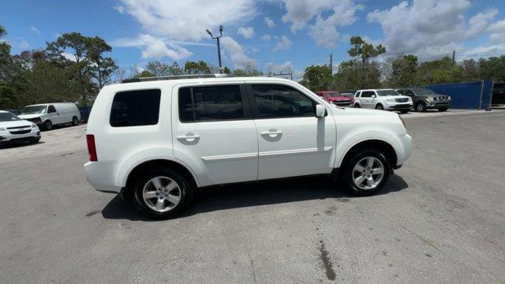 2011 White Honda Pilot EX-L (5FNYF3H56BB) with an 6 3.5L engine, Automatic transmission, located at 27610 S Dixie Hwy, Homestead, FL, 33032, (305) 749-2348, 25.510241, -80.438301 - KBB.com 10 Best Used Family Cars Under $15,000. Only 139,009 Miles! Boasts 23 Highway MPG and 17 City MPG! This Honda Pilot delivers a Gas V6 3.5L/212 engine powering this Automatic transmission. XM satellite radio (subscription required), Warning lights -inc: low-fuel, low-oil pressure, door/tailga - Photo#5