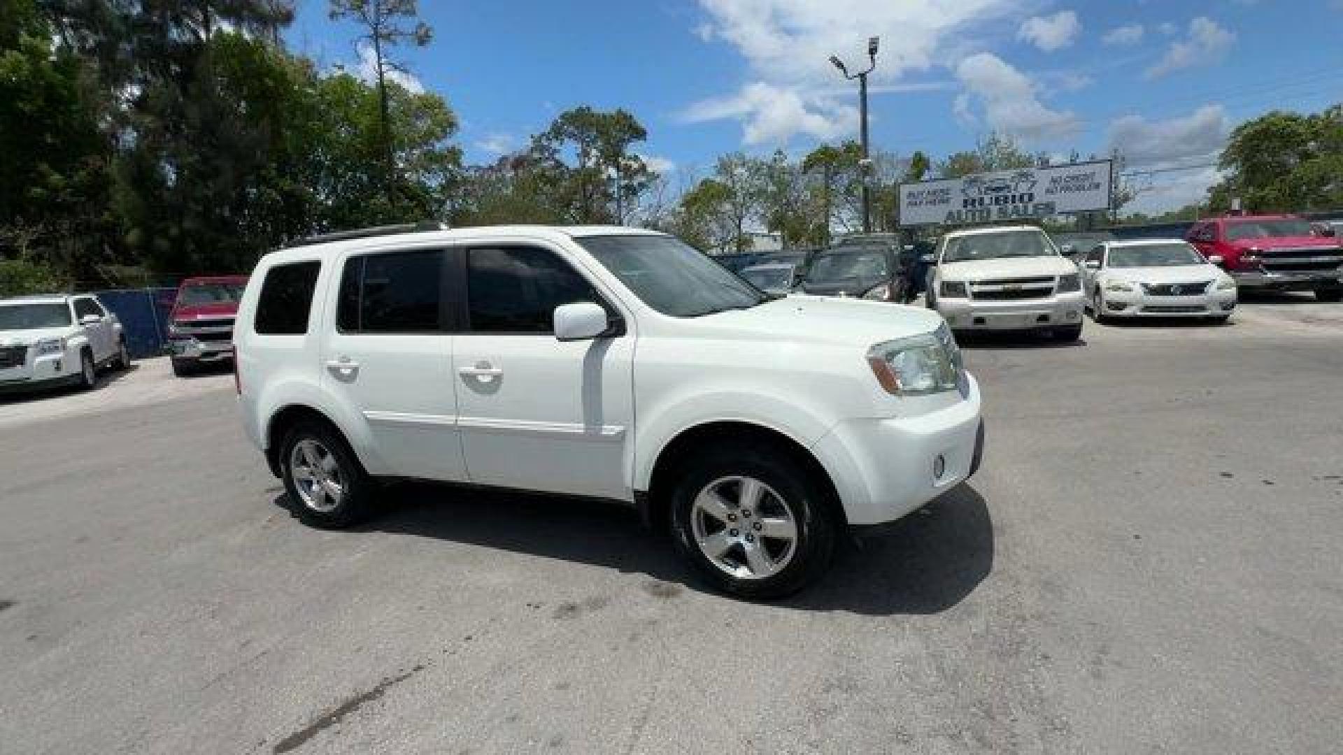 2011 White Honda Pilot EX-L (5FNYF3H56BB) with an 6 3.5L engine, Automatic transmission, located at 27610 S Dixie Hwy, Homestead, FL, 33032, (305) 749-2348, 25.510241, -80.438301 - KBB.com 10 Best Used Family Cars Under $15,000. Only 139,009 Miles! Boasts 23 Highway MPG and 17 City MPG! This Honda Pilot delivers a Gas V6 3.5L/212 engine powering this Automatic transmission. XM satellite radio (subscription required), Warning lights -inc: low-fuel, low-oil pressure, door/tailga - Photo#6