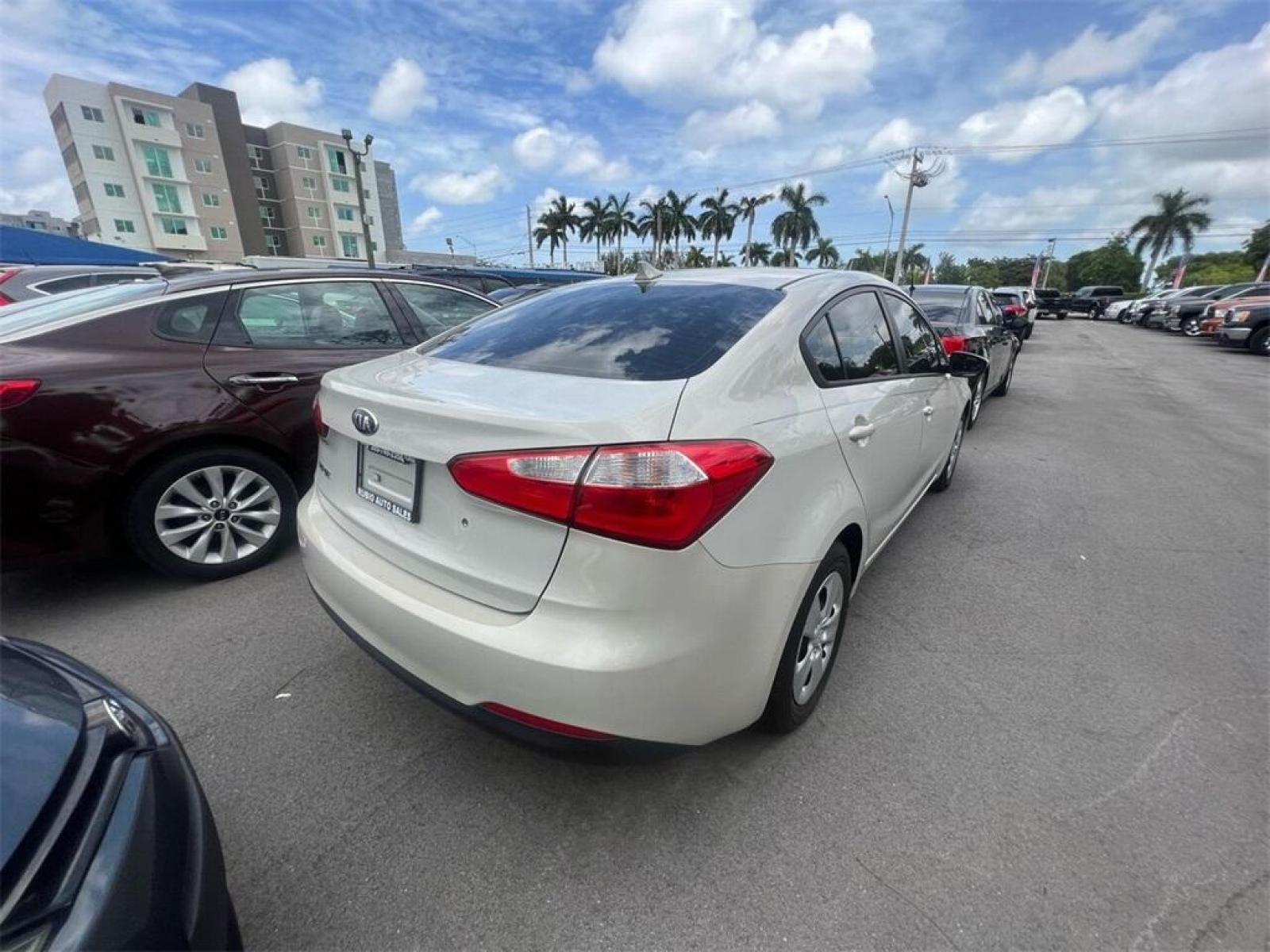 2015 Desert Sand /Gray Kia Forte LX (KNAFK4A60F5) with an 1.8L I4 DOHC Dual CVVT engine, Automatic transmission, located at 27610 S Dixie Hwy, Homestead, FL, 33032, (305) 749-2348, 25.510241, -80.438301 - Photo #3