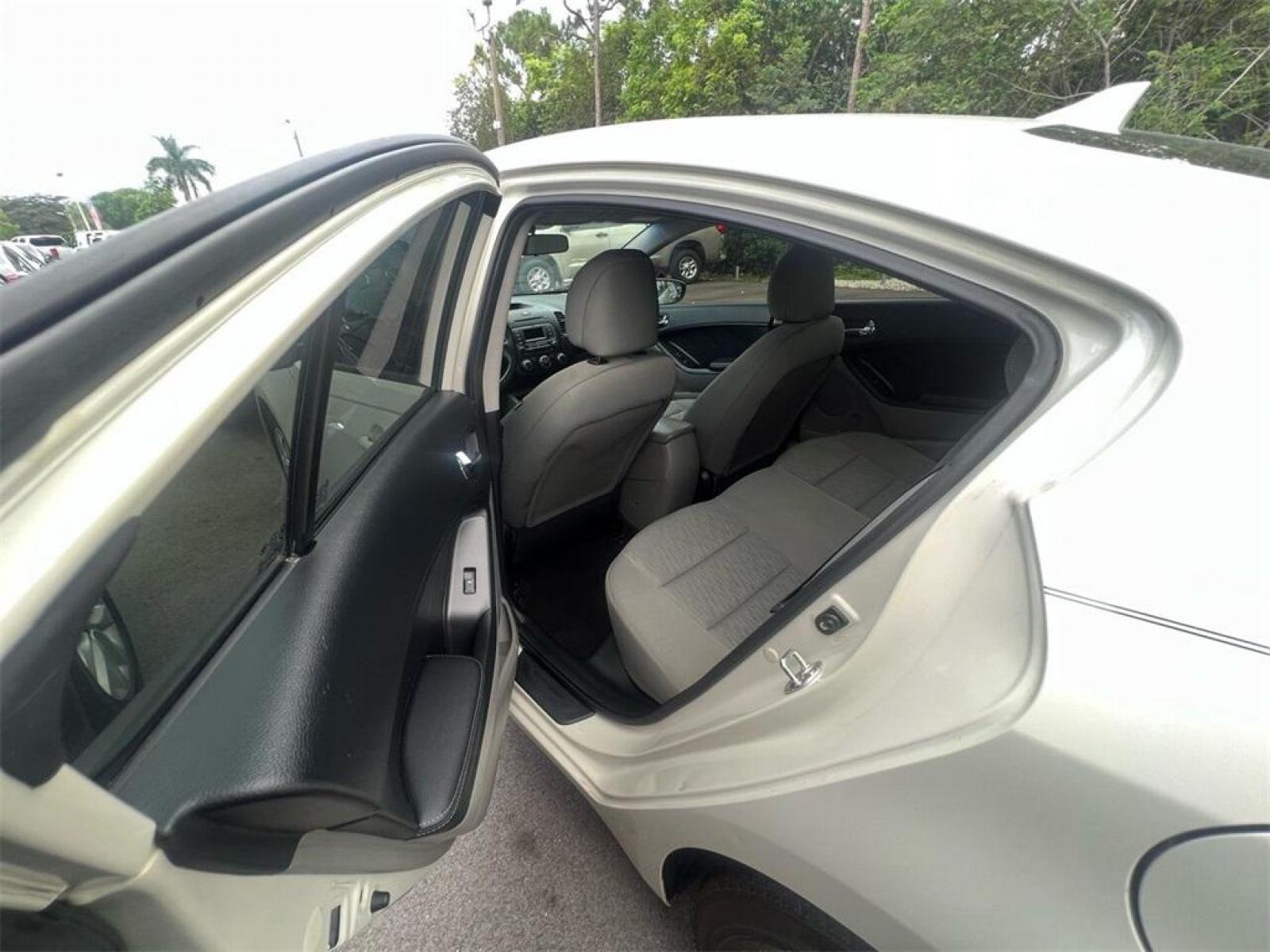 2015 Desert Sand /Gray Kia Forte LX (KNAFK4A60F5) with an 1.8L I4 DOHC Dual CVVT engine, Automatic transmission, located at 27610 S Dixie Hwy, Homestead, FL, 33032, (305) 749-2348, 25.510241, -80.438301 - Photo #5