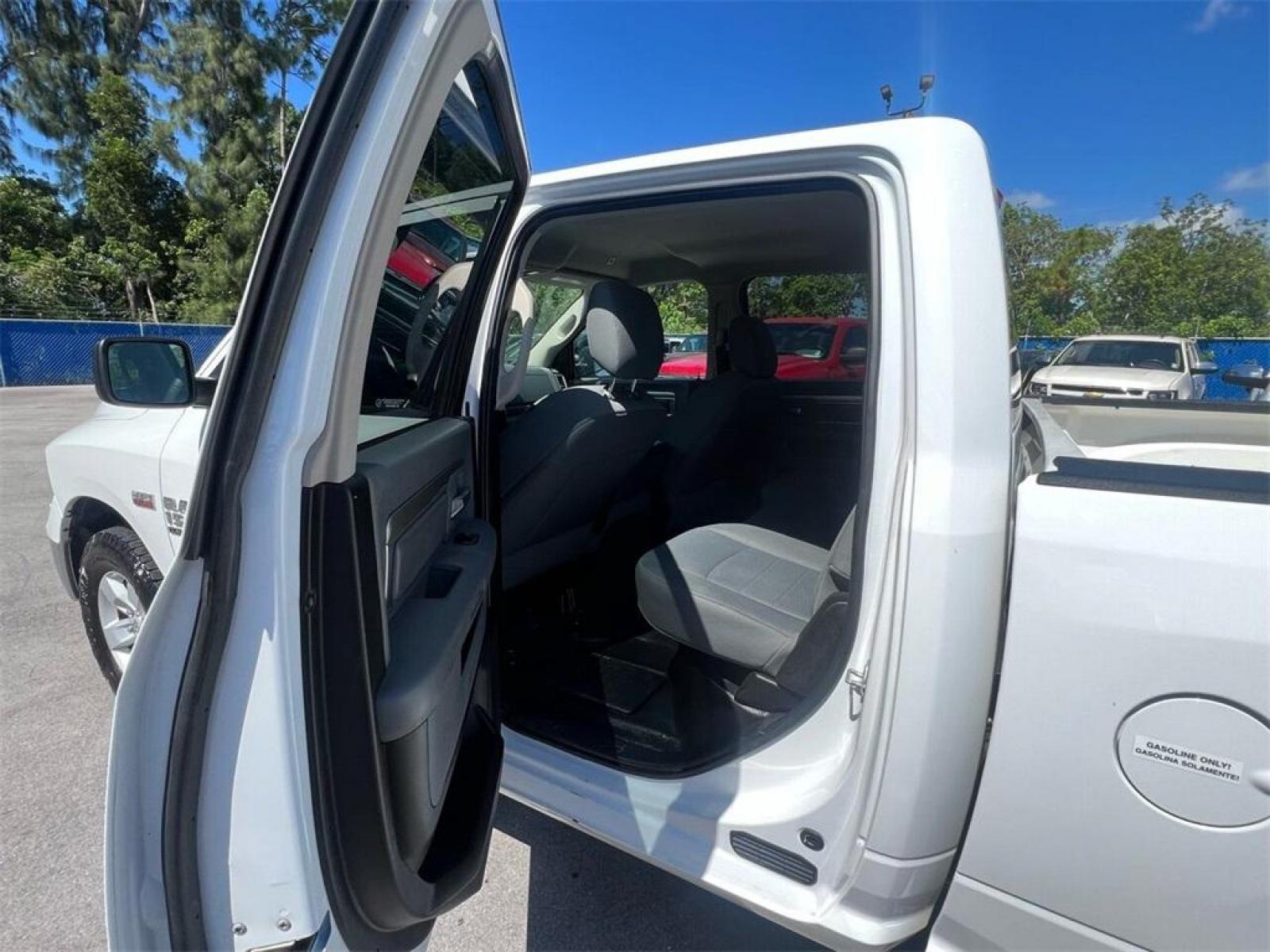 2019 Bright White Clearcoat /Diesel Gray/Black Ram 1500 Classic SLT (1C6RR7LT1KS) with an HEMI 5.7L V8 Multi Displacement VVT engine, Automatic transmission, located at 27610 S Dixie Hwy, Homestead, FL, 33032, (305) 749-2348, 25.510241, -80.438301 - Photo #8