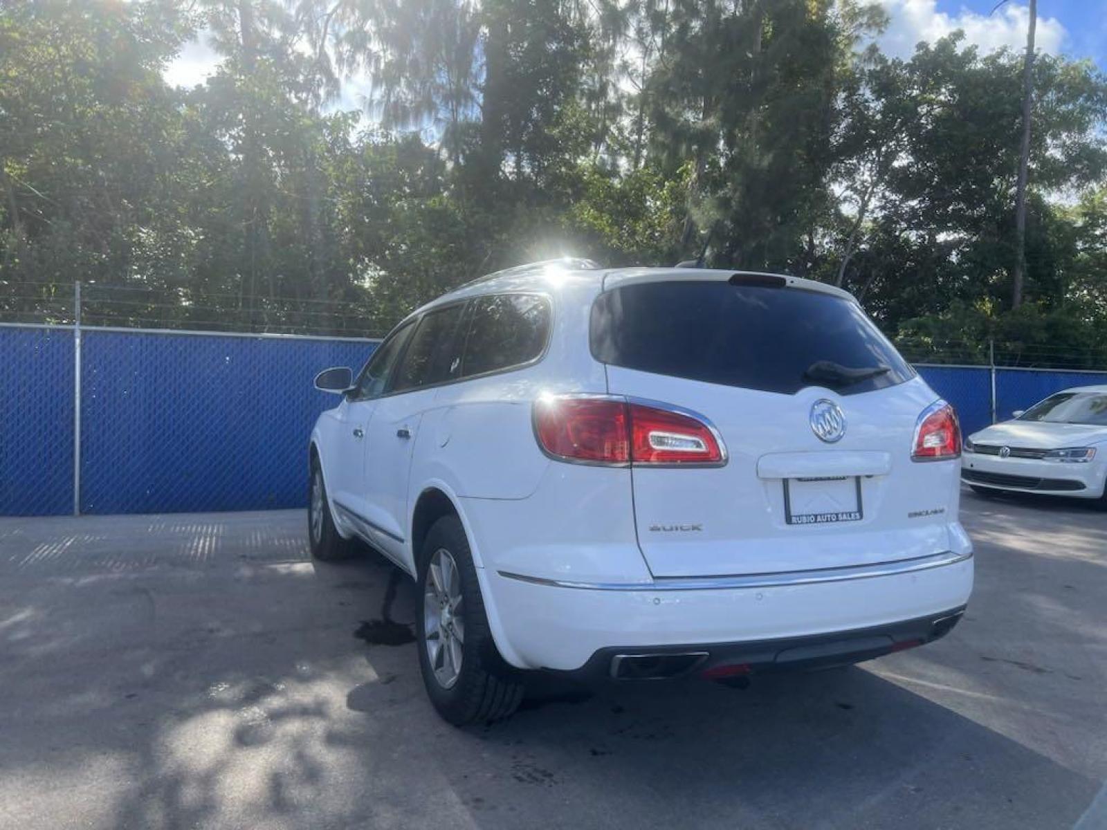 2016 Summit White /Light Titanium Buick Enclave Leather Group (5GAKRBKD9GJ) with an 3.6L V6 SIDI VVT engine, Automatic transmission, located at 27610 S Dixie Hwy, Homestead, FL, 33032, (305) 749-2348, 25.510241, -80.438301 - Photo #4