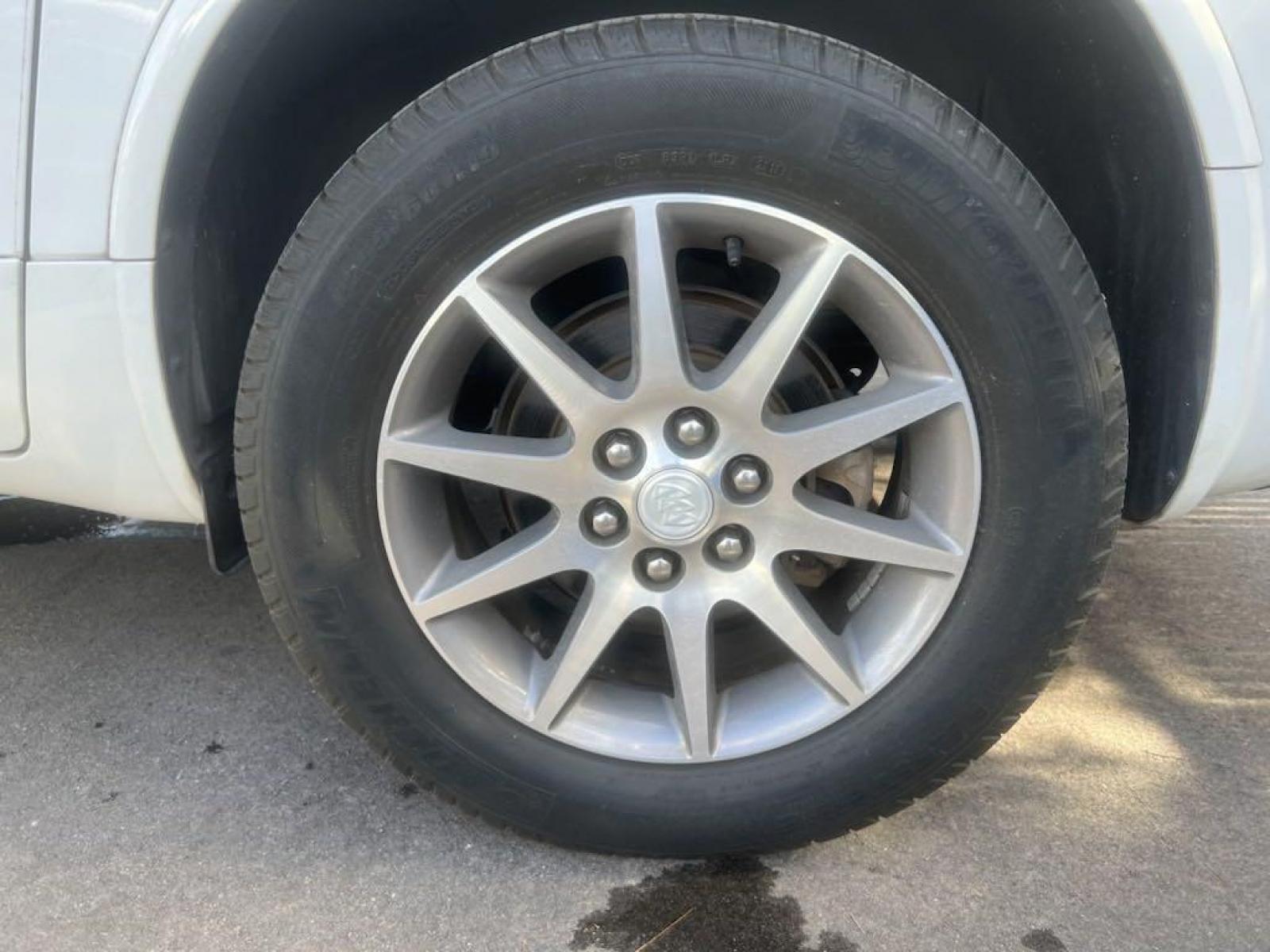 2016 Summit White /Light Titanium Buick Enclave Leather Group (5GAKRBKD9GJ) with an 3.6L V6 SIDI VVT engine, Automatic transmission, located at 27610 S Dixie Hwy, Homestead, FL, 33032, (305) 749-2348, 25.510241, -80.438301 - Photo #21
