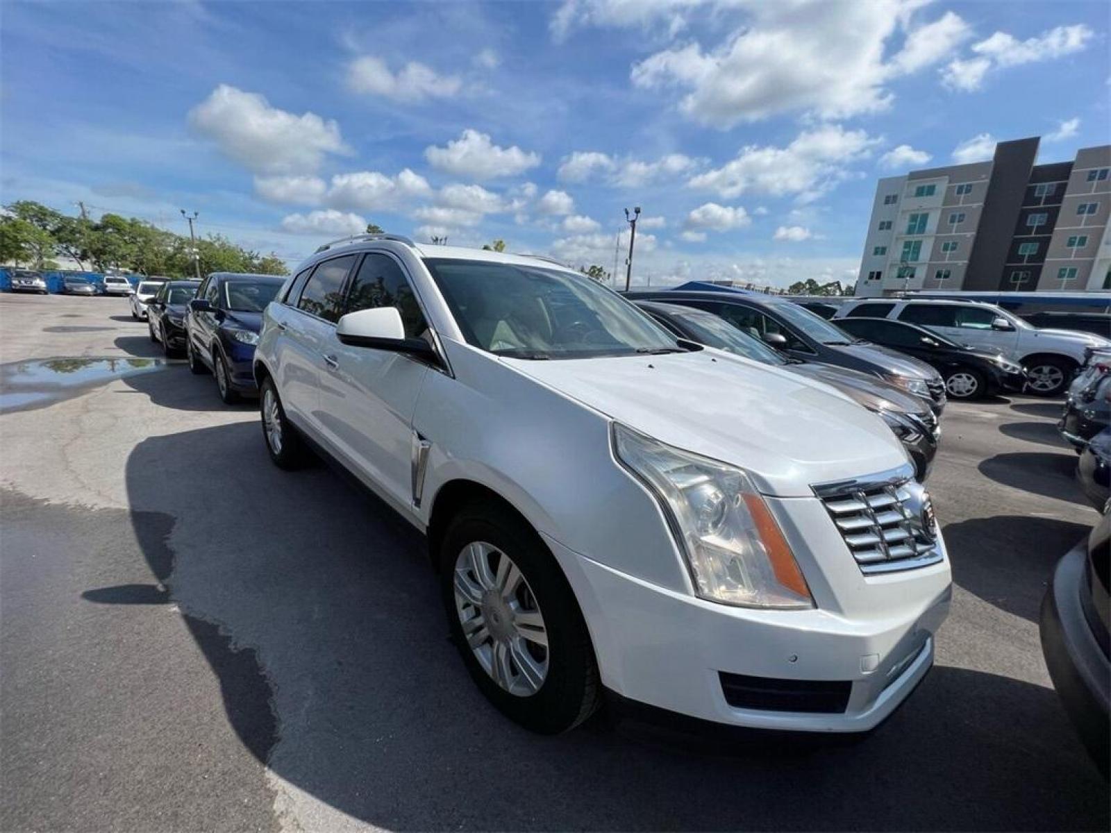 2016 Platinum Ice Tricoat /Shale With Brownstone Accents Cadillac SRX Luxury (3GYFNBE30GS) with an 3.6L V6 DGI DOHC VVT engine, Automatic transmission, located at 27610 S Dixie Hwy, Homestead, FL, 33032, (305) 749-2348, 25.510241, -80.438301 - Photo #4