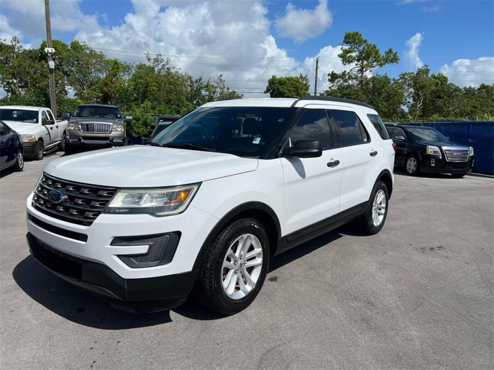 2016 Oxford White Ford Explorer Base (1FM5K7B87GG) with an 3.5L 6-Cylinder SMPI DOHC engine, Automatic transmission, located at 27610 S Dixie Hwy, Homestead, FL, 33032, (305) 749-2348, 25.510241, -80.438301 - Photo #2