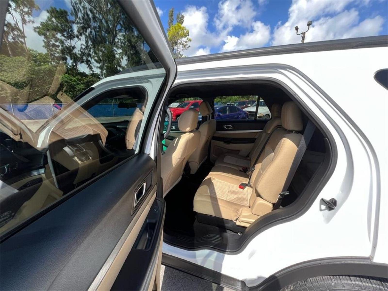 2016 Oxford White Ford Explorer Base (1FM5K7B87GG) with an 3.5L 6-Cylinder SMPI DOHC engine, Automatic transmission, located at 27610 S Dixie Hwy, Homestead, FL, 33032, (305) 749-2348, 25.510241, -80.438301 - Photo #5