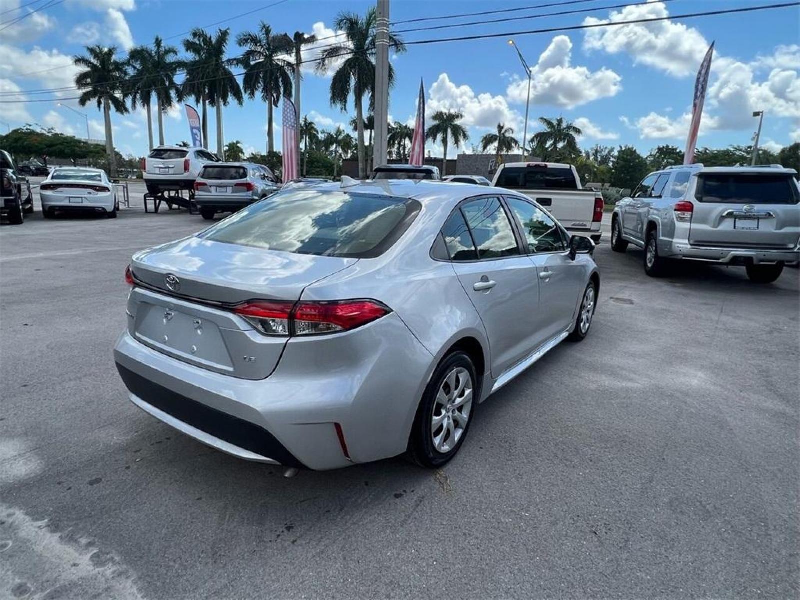 2020 Classic Silver Metallic Toyota Corolla LE (JTDEPRAE9LJ) with an 1.8L I4 DOHC 16V engine, CVT transmission, located at 27610 S Dixie Hwy, Homestead, FL, 33032, (305) 749-2348, 25.510241, -80.438301 - Photo #2