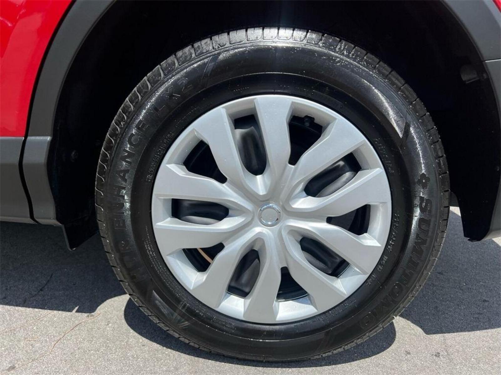 2016 Barcelona Red Metallic Toyota RAV4 LE (JTMZFREV1GJ) with an 2.5L 4-Cylinder DOHC Dual VVT-i engine, Automatic transmission, located at 27610 S Dixie Hwy, Homestead, FL, 33032, (305) 749-2348, 25.510241, -80.438301 - Photo #8