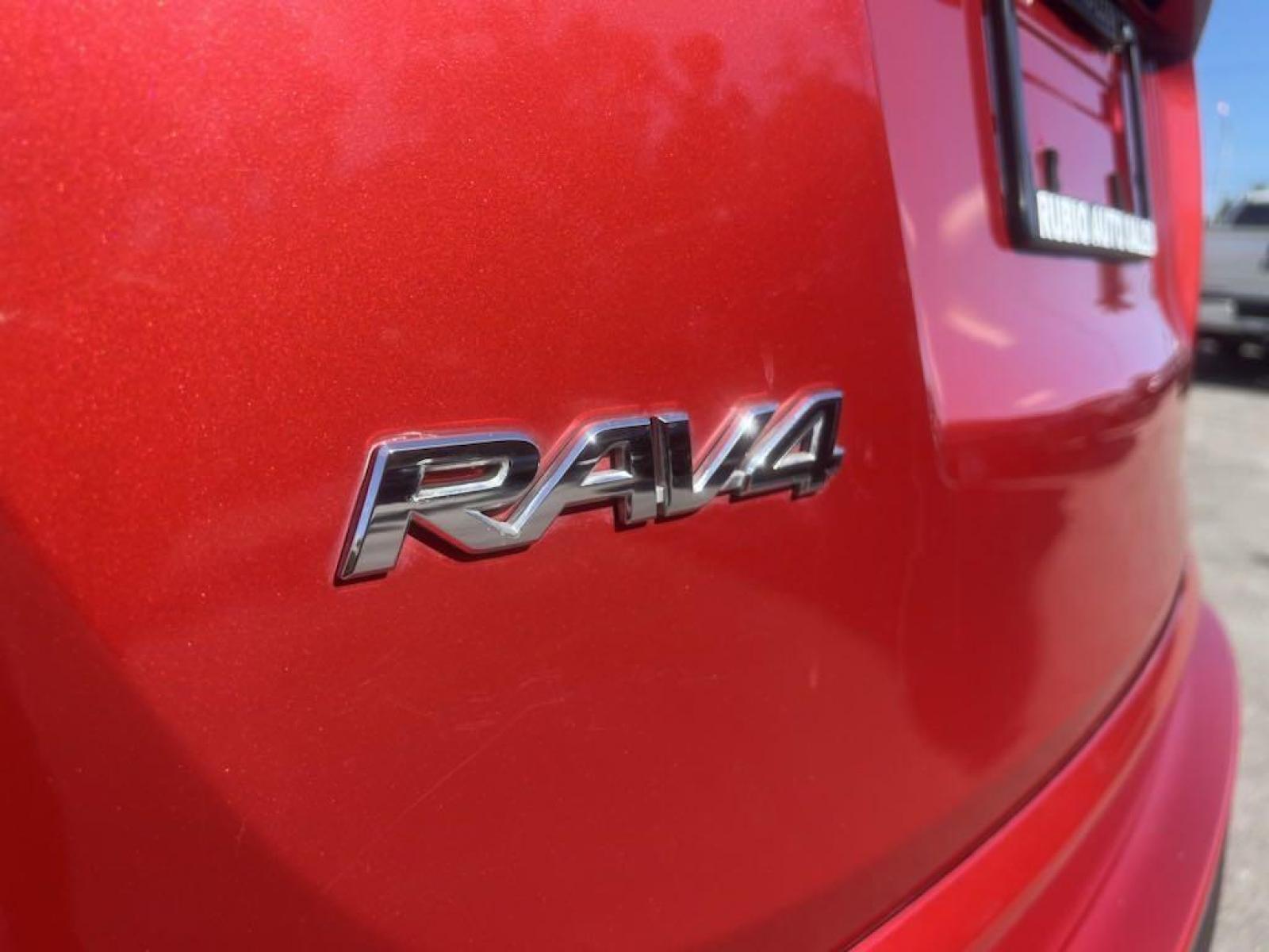 2016 Barcelona Red Metallic Toyota RAV4 LE (JTMZFREV1GJ) with an 2.5L 4-Cylinder DOHC Dual VVT-i engine, Automatic transmission, located at 27610 S Dixie Hwy, Homestead, FL, 33032, (305) 749-2348, 25.510241, -80.438301 - Photo #18
