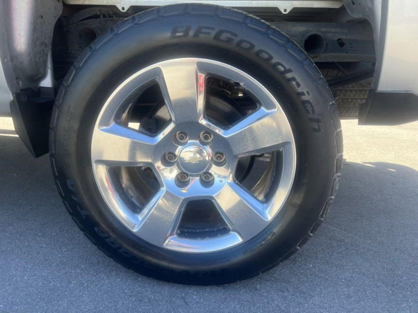 2014 Silver Ice Metallic /Jet Black/Dark Ash Chevrolet Silverado 1500 Work Truck (1GCRCPEH7EZ) with an EcoTec3 4.3L V6 Flex Fuel engine, Automatic transmission, located at 27610 S Dixie Hwy, Homestead, FL, 33032, (305) 749-2348, 25.510241, -80.438301 - Photo #17